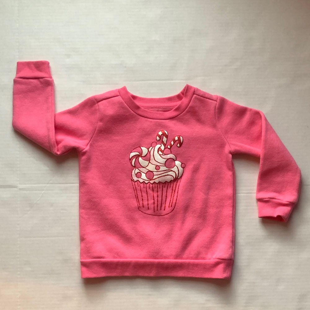 A cute cupcake girls shirt!